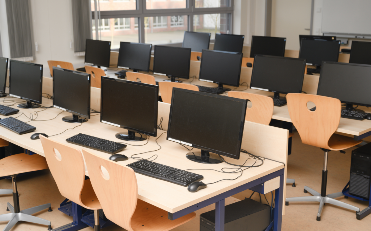 15 Best Computer Nicknames: Cool & Unique Ideas!