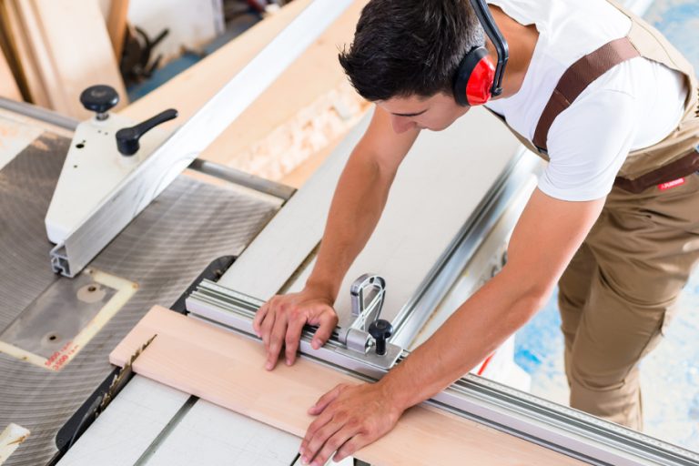 How to Choose the Right Custom Cabinet Maker for Your Home