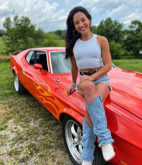 Emily Compagno Salary