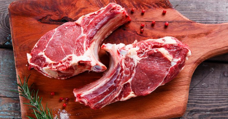 How does seasonal farming impact the quality of lamb meat?