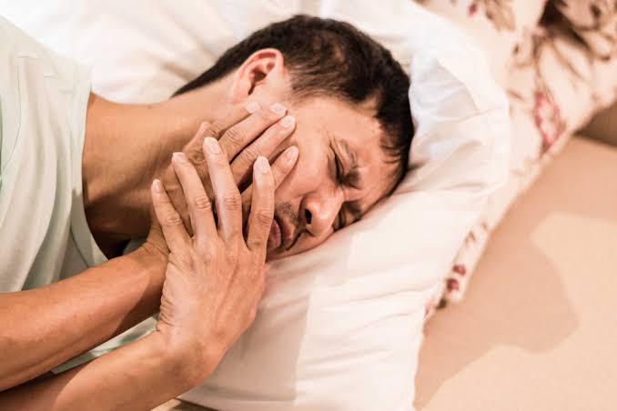 Why Does My Tooth Hurt When I Lay Down? Here's Why 2026