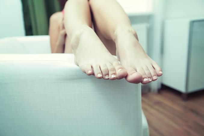 Why Do My Feet Swell When I Drink Alcohol? What It Means 2026