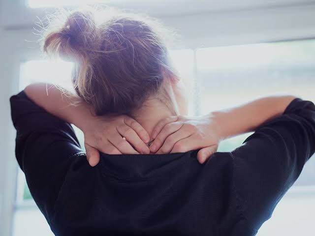 Why Do I Have a Hump on the Back of My Neck? Causes & Fixes 2026