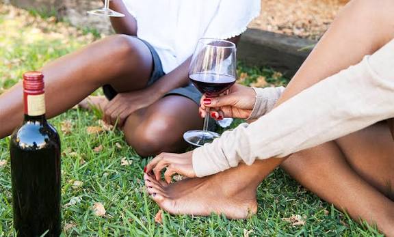 Why Do My Feet Swell When I Drink Alcohol? What It Means 2026